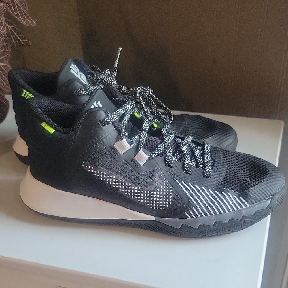 Nike Kids Black and White Sneakers